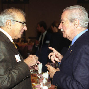 Walter Neustadt Jr. (left) and Álvaro Mutis at the Neustadt banquet, University of Oklahoma, October 18, 2002